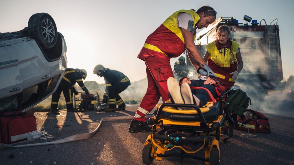 Emergency personnel responding to a car accident, showing that trauma treatment for first responders is necessary to help responders overcome the mental health impact of stressful situations
